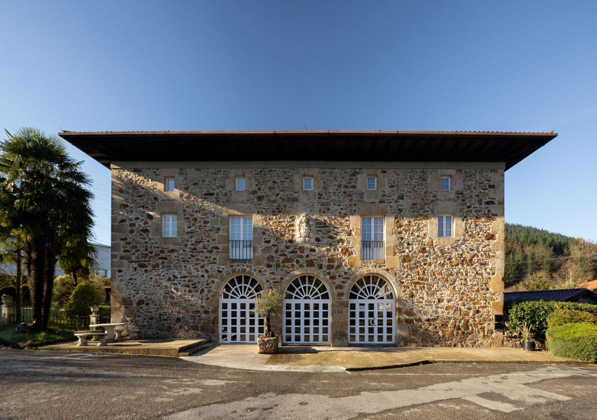 Etxeaundi Hotel Boutique Onate Exterior photo